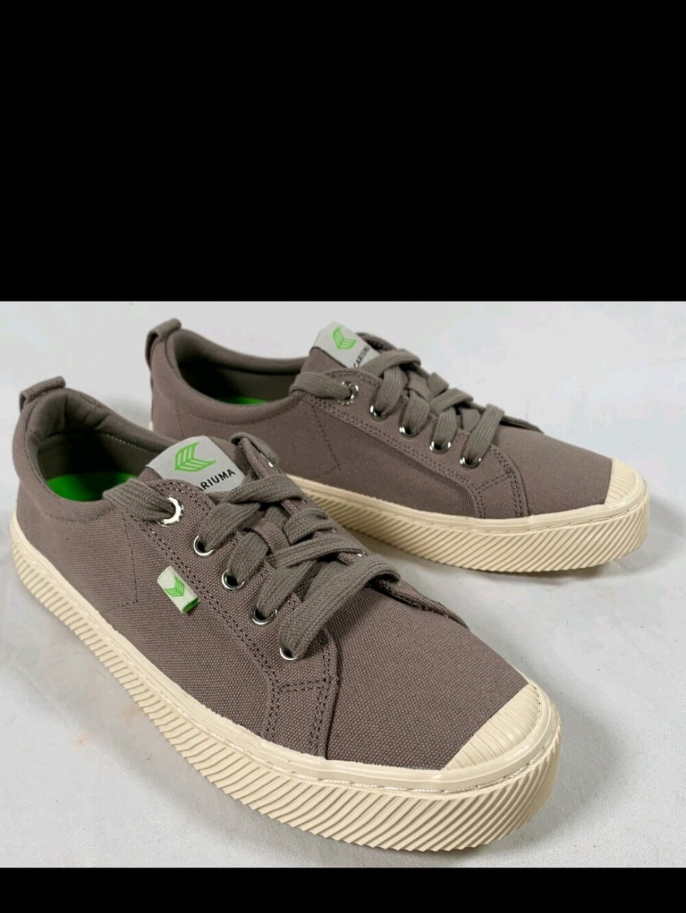 Cariuma Taupe Canvas Sneakers with Green Insole Accent Sz 8 Men's Women's 9.5